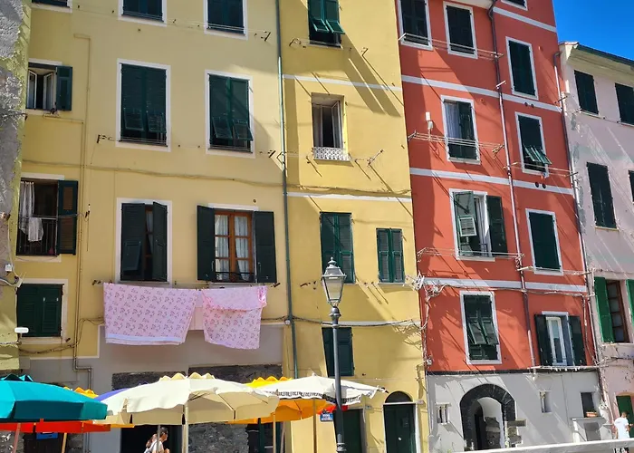 Vicolo Apartment, Pedestrian Centre, 2Bdr, 2,5 Bth, Aircondo, Private Parking, Easy To Train And Ferries, City Life