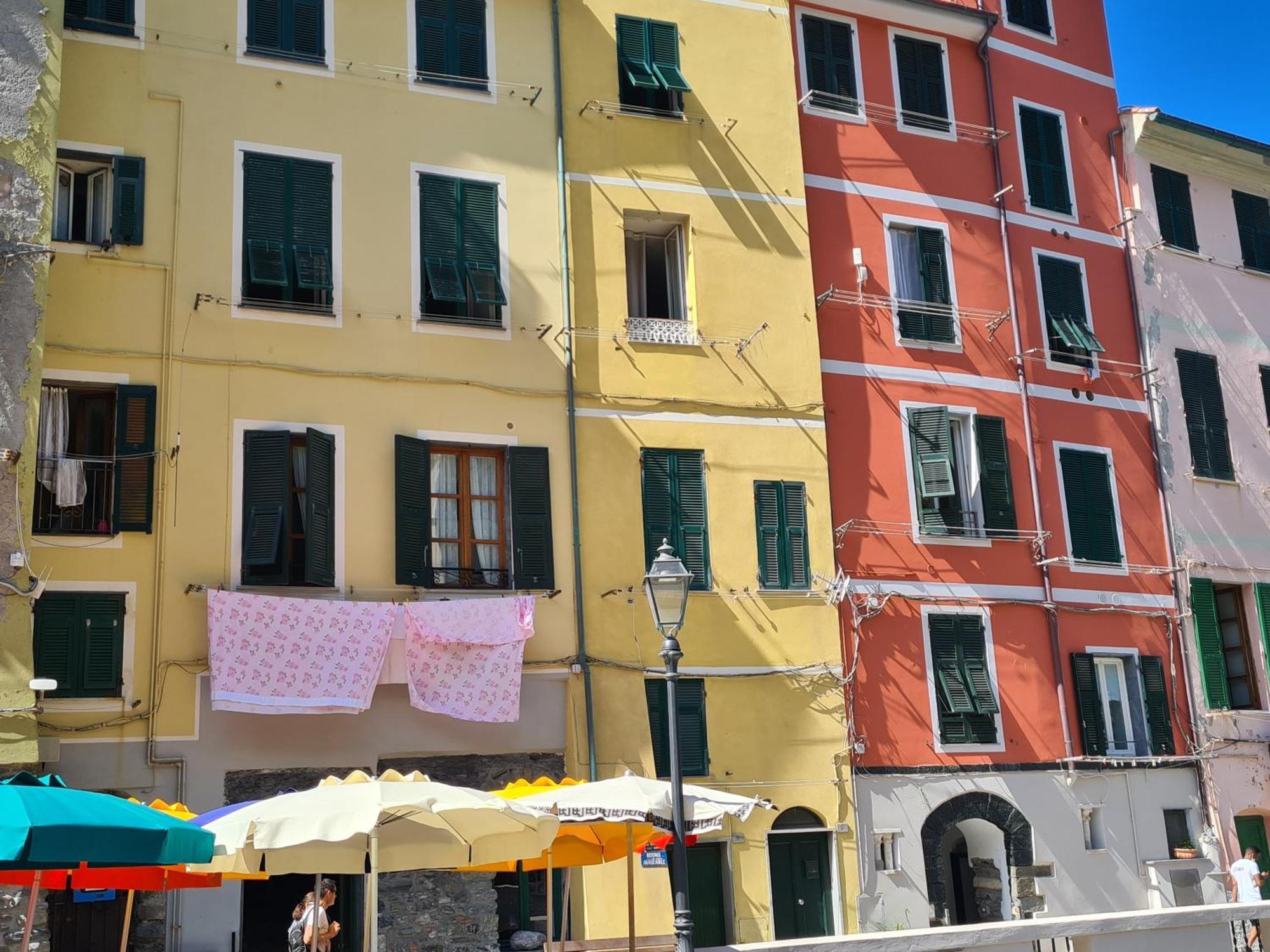 Vicolo Apartment, Pedestrian Centre, 2bdr, 2,5 Bth, Aircondo, Private Parking, Easy To Train And Ferries, Life