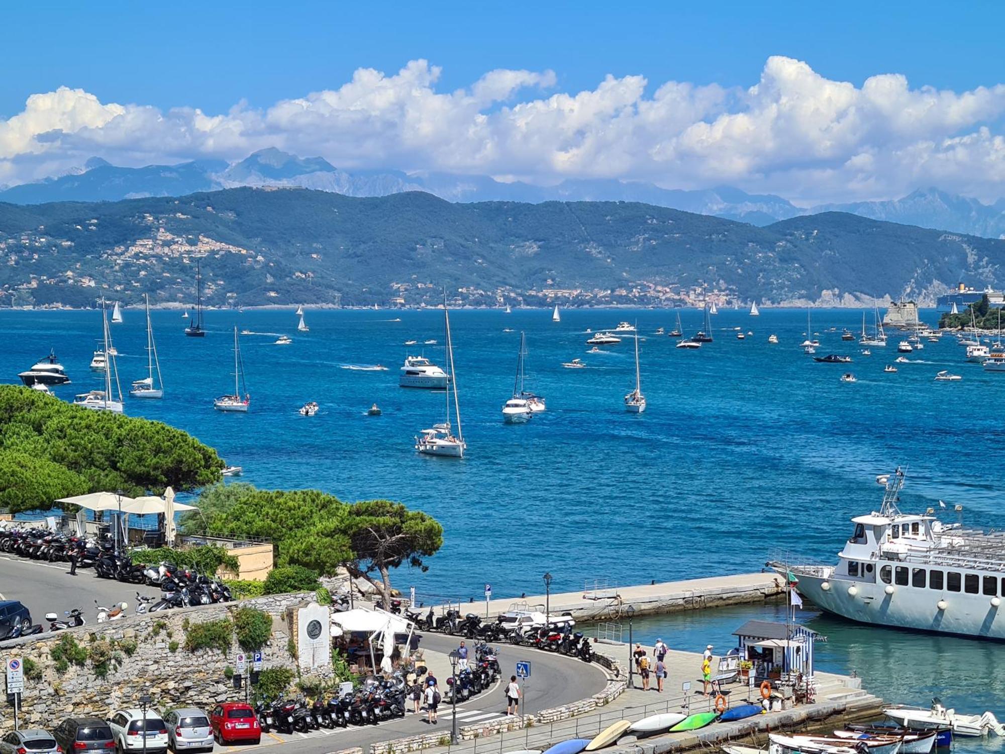 Appartement Vicolo Apartment, Pedestrian Centre, 2bdr, 2,5 Bth, Aircondo, Private Parking, Easy To Train And Ferries, Life