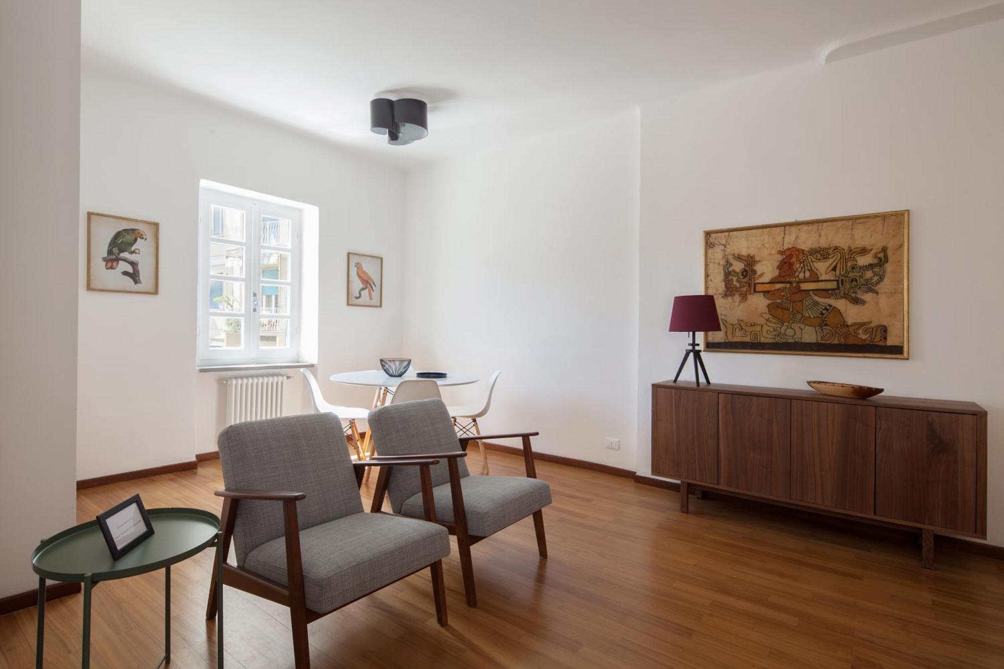 Vicolo Apartment, Pedestrian Centre, 2bdr, 2,5 Bth, Aircondo, Private Parking, Easy To Train And Ferries, Life *