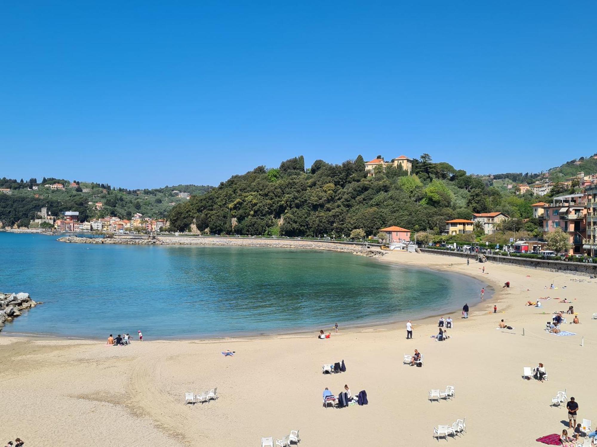 Vicolo Apartment, Pedestrian Centre, 2bdr, 2,5 Bth, Aircondo, Private Parking, Easy To Train And Ferries, Life La Spezia
