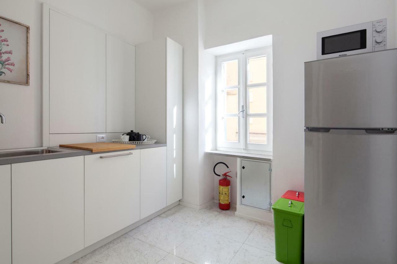 Vicolo Apartment, Pedestrian Centre, 2bdr, 2,5 Bth, Aircondo, Private Parking, Easy To Train And Ferries, Life *