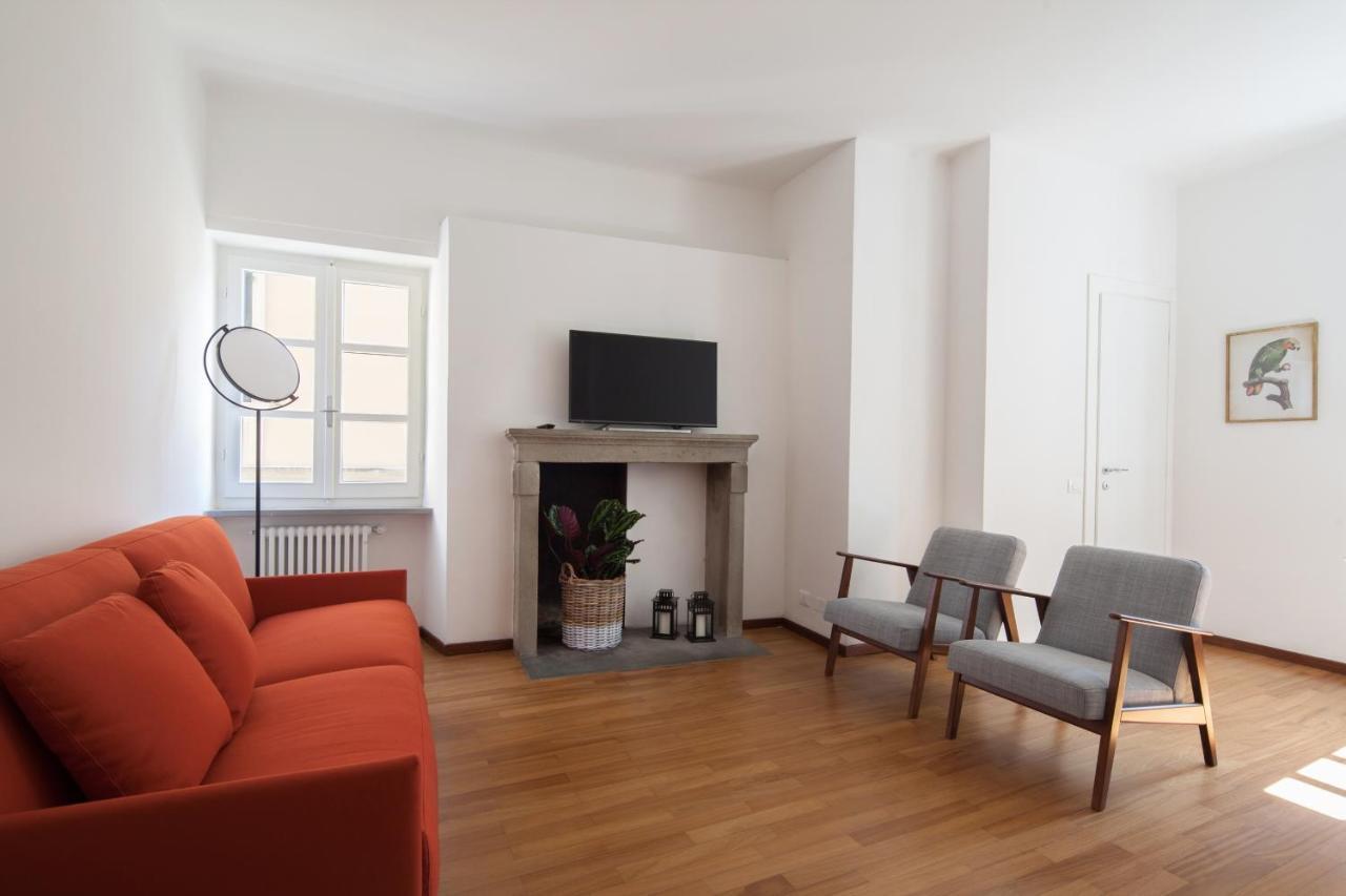 Vicolo Apartment, Pedestrian Centre, 2bdr, 2,5 Bth, Aircondo, Private Parking, Easy To Train And Ferries, Life