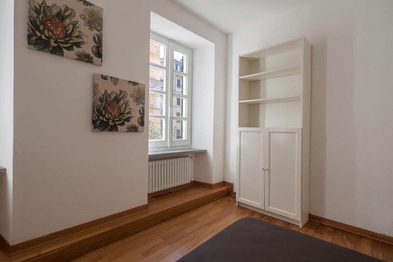 Vicolo Apartment, Pedestrian Centre, 2bdr, 2,5 Bth, Aircondo, Private Parking, Easy To Train And Ferries, Life La Spezia