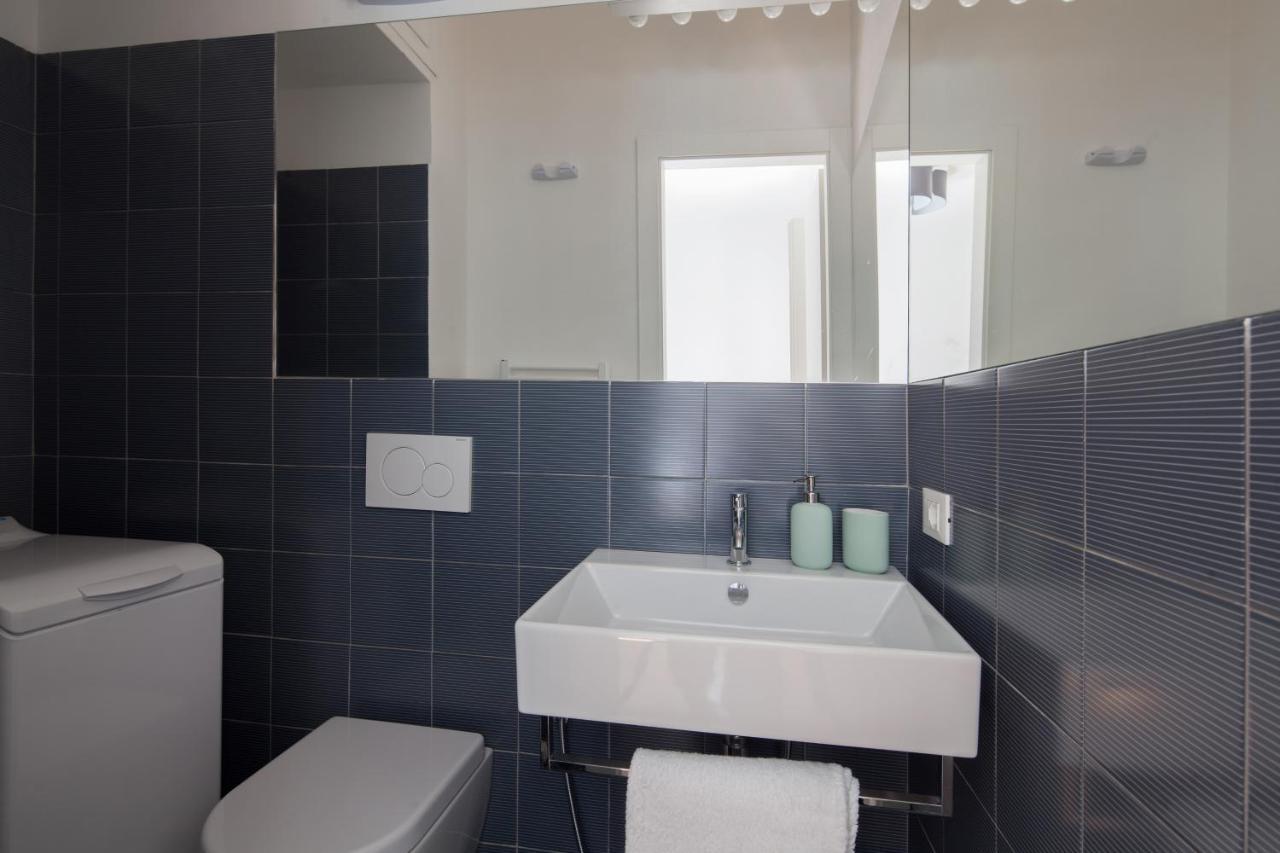 Vicolo Apartment, Pedestrian Centre, 2bdr, 2,5 Bth, Aircondo, Private Parking, Easy To Train And Ferries, Life *