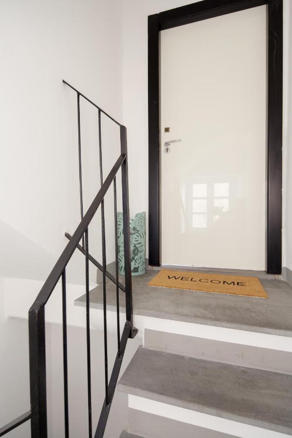 Vicolo Apartment, Pedestrian Centre, 2bdr, 2,5 Bth, Aircondo, Private Parking, Easy To Train And Ferries, Life * La Spezia