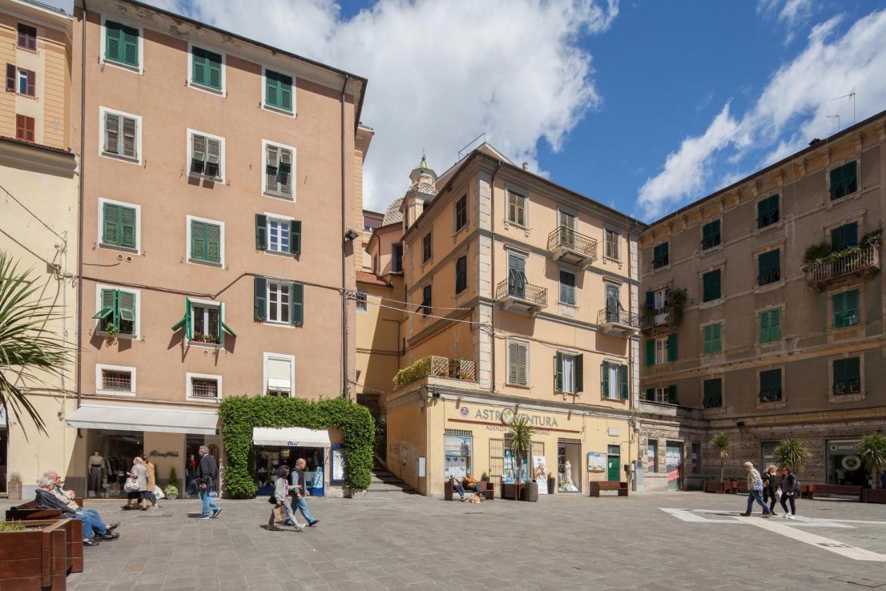 Vicolo Apartment, Pedestrian Centre, 2bdr, 2,5 Bth, Aircondo, Private Parking, Easy To Train And Ferries, Life La Spezia